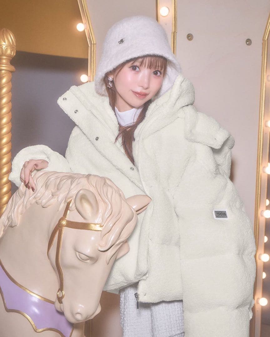 ミシェルマカロン フード付きホワイトダウンジャケット