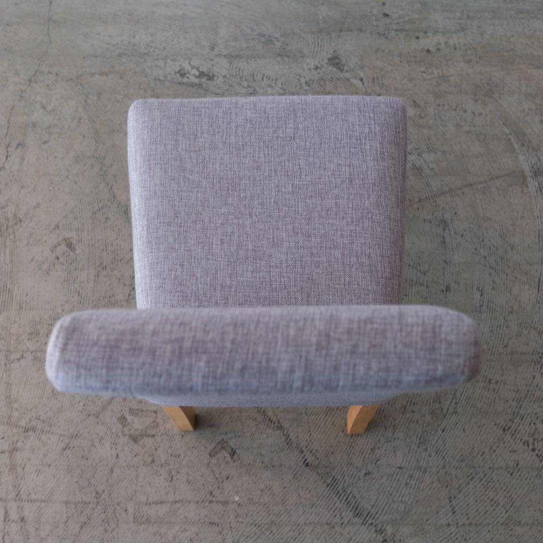 グレーのファブリックダイニングチェア