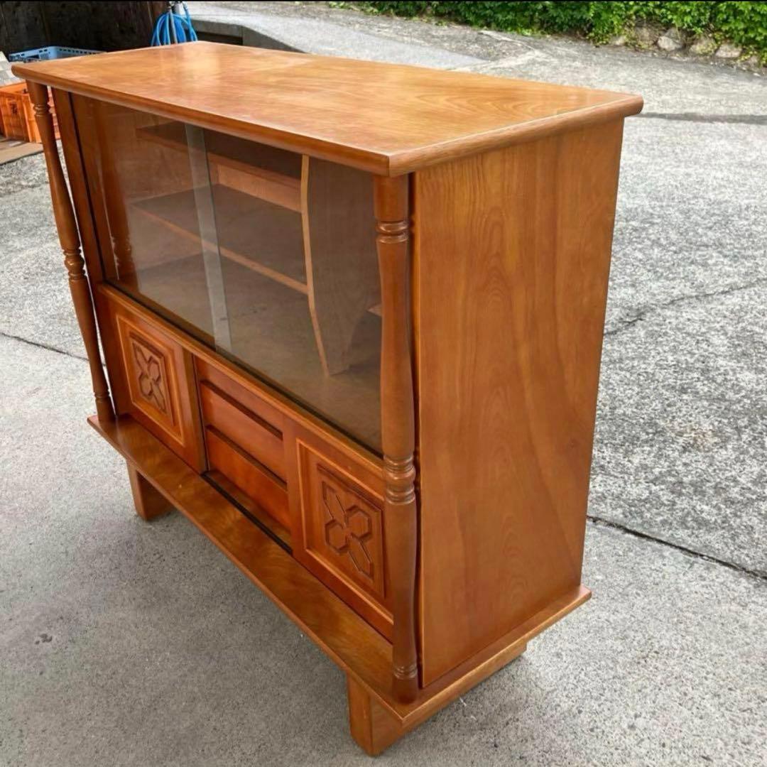 大型ダークブラウン木製キャビネット　木製ガラス扉サイドボード