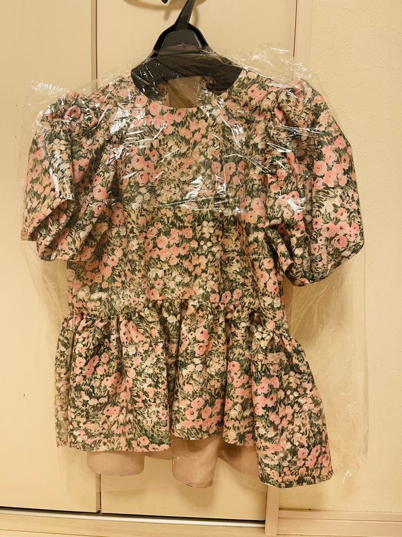 新品　ツルバイマリコオイカワ　花柄パフスリーブブラウス