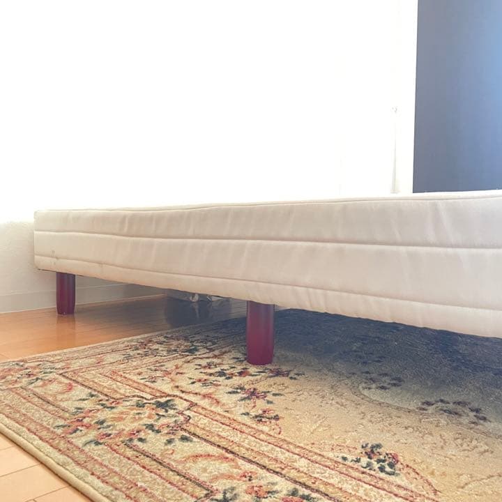 ダブルベッド 脚付き