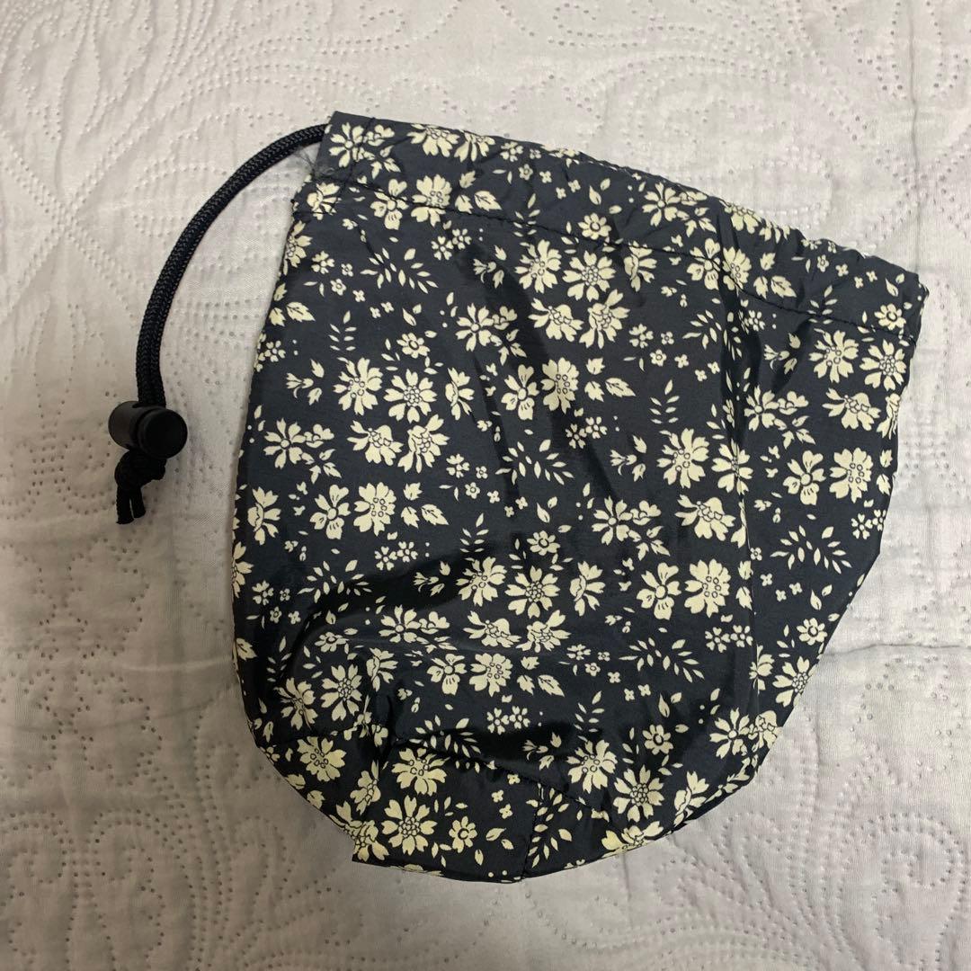 ハグオーワー モンロ リバティプリント ダウンジャケット ブラック