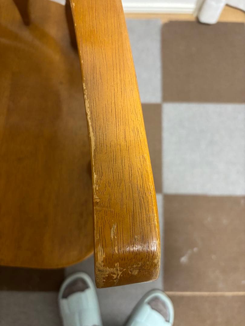 木製アームチェア 肘掛け付き アンティーク調 レトロ椅子