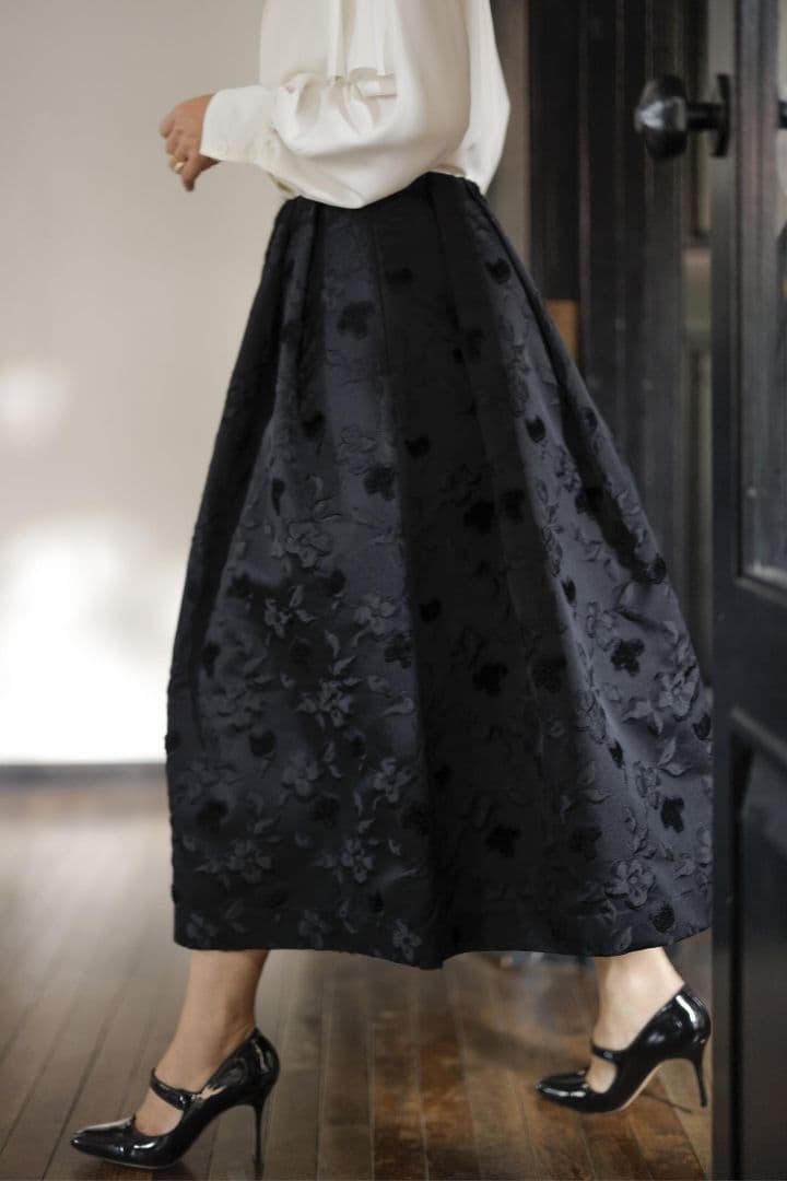 ヴェルメイユパーイエナ フラワージャガードタックスカート