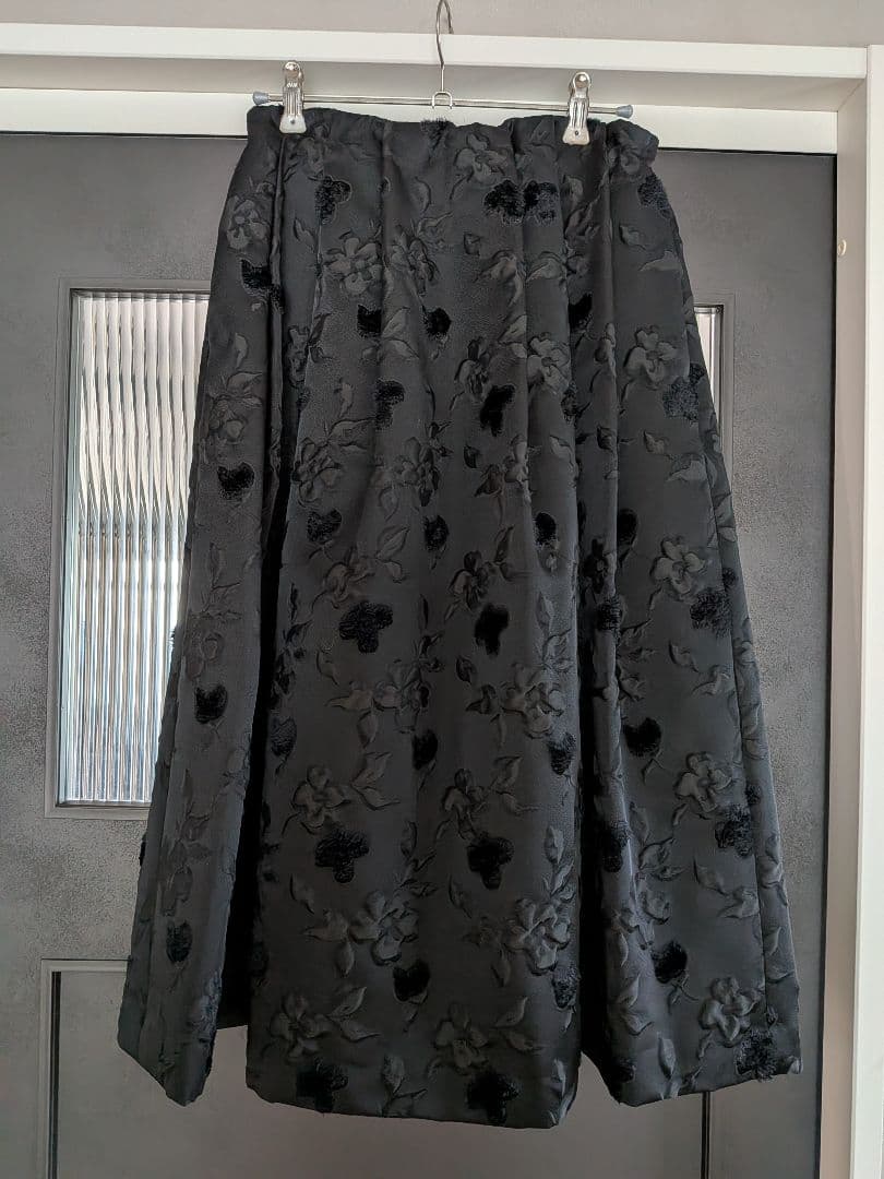 ヴェルメイユパーイエナ フラワージャガードタックスカート