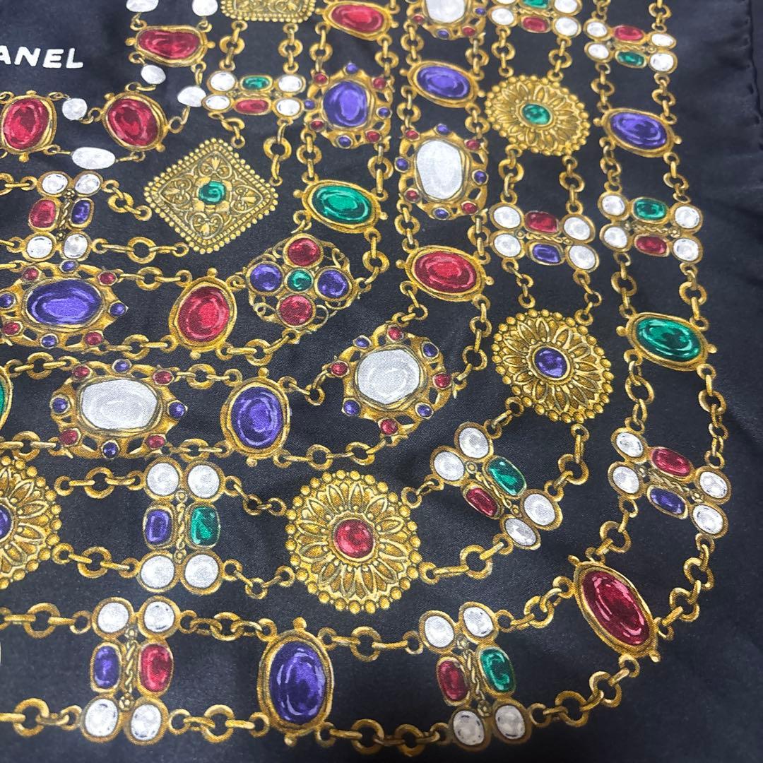 CHANEL シルクスカーフ 宝石モチーフ