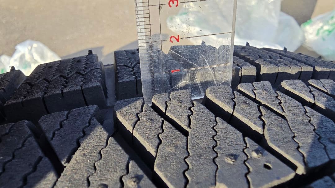 即日発送中古タイヤ2本（1組目）BLIZZAK VRX2 225/50R17