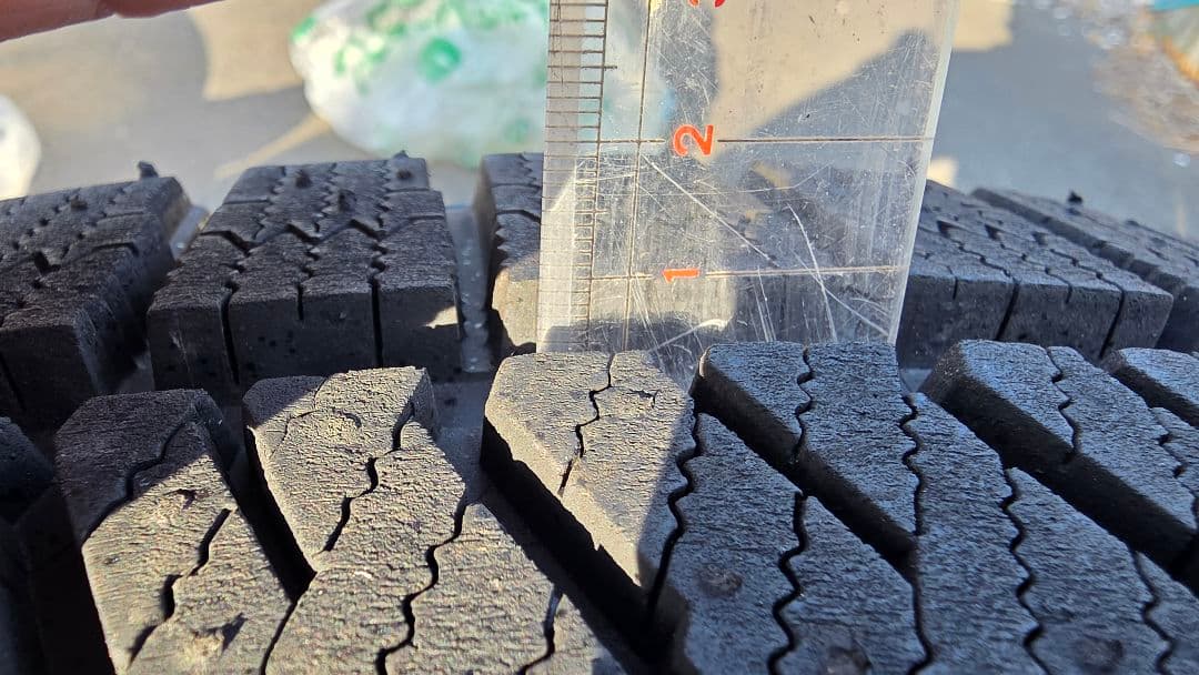 即日発送中古タイヤ2本（1組目）BLIZZAK VRX2 225/50R17