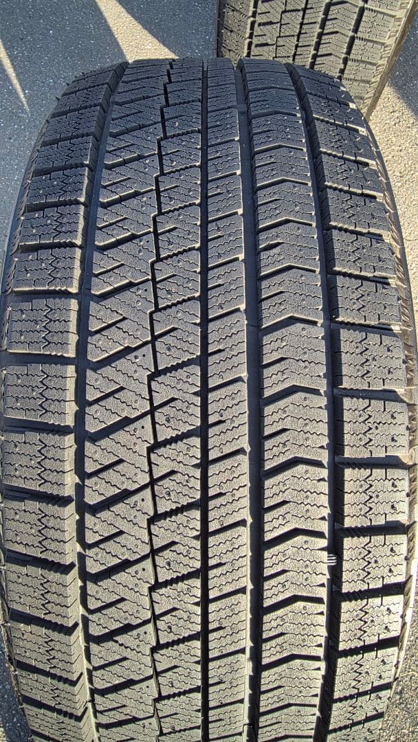 即日発送中古タイヤ2本（1組目）BLIZZAK VRX2 225/50R17