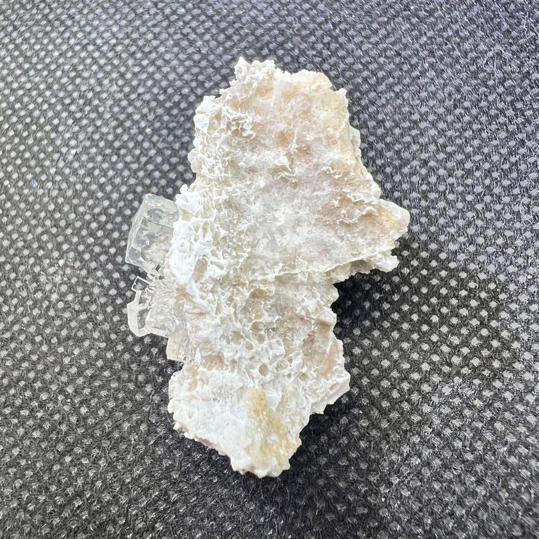 ヤオガンシャン産　カラーレスフローライト　テリ、ツヤ抜群！