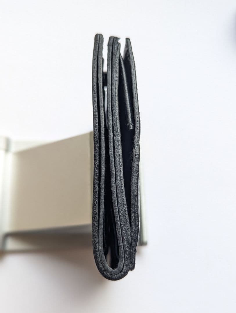 イルビゾンテ スクエアウォレット ブラック 美品 シボ加工 男女兼用