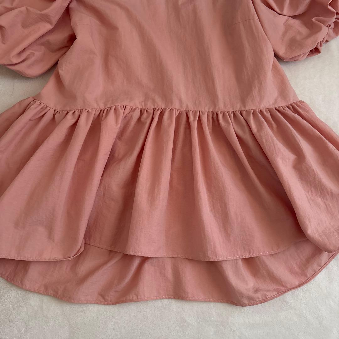 試着のみ　MARIKO OIKAWA ペプラムトップス　パフスリーブ　ピンク