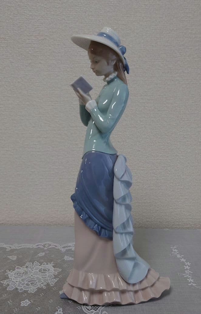 リヤドロ　LIADRO 読書する貴婦人　エレガント　箱あり