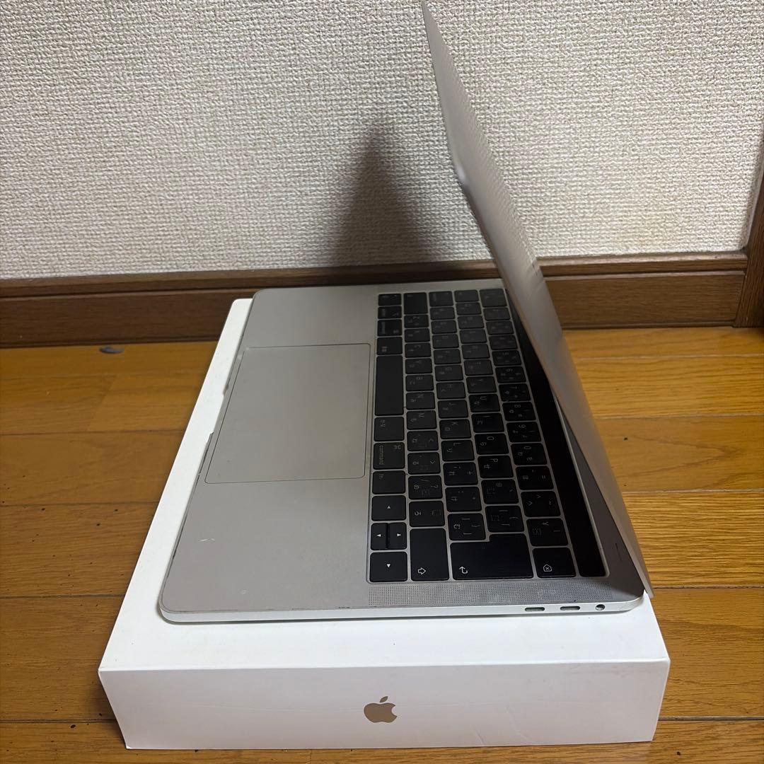 MacBook Pro 2018 13インチ 256GB シルバー 本体