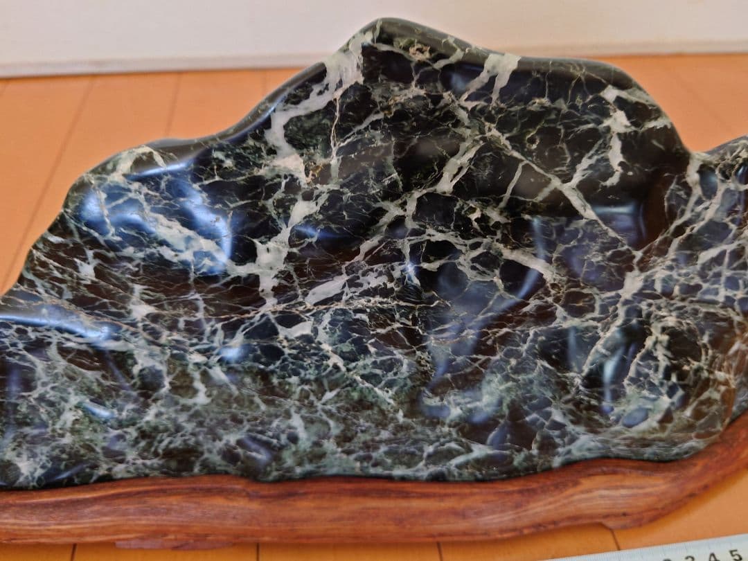 蛇紋岩　大　水石 鑑賞石