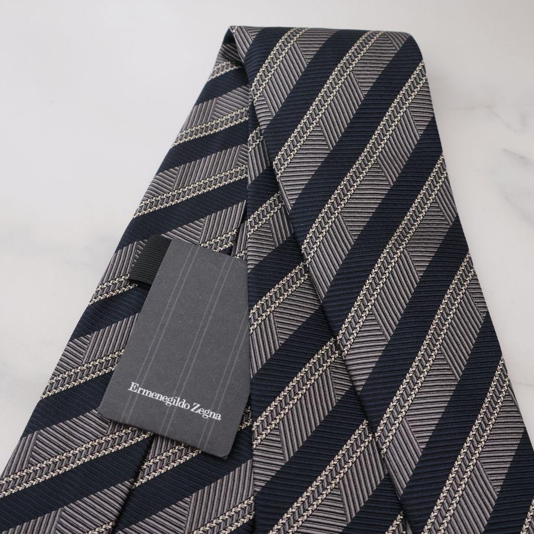 ゼニア 未使用 ネイビーとグレーのストライプ ネクタイ