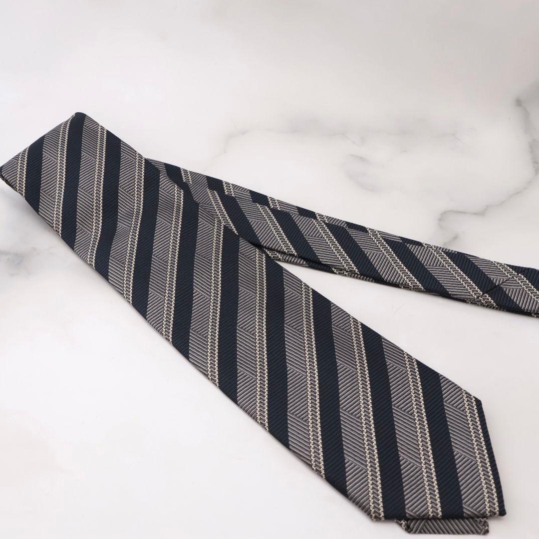 ゼニア 未使用 ネイビーとグレーのストライプ ネクタイ