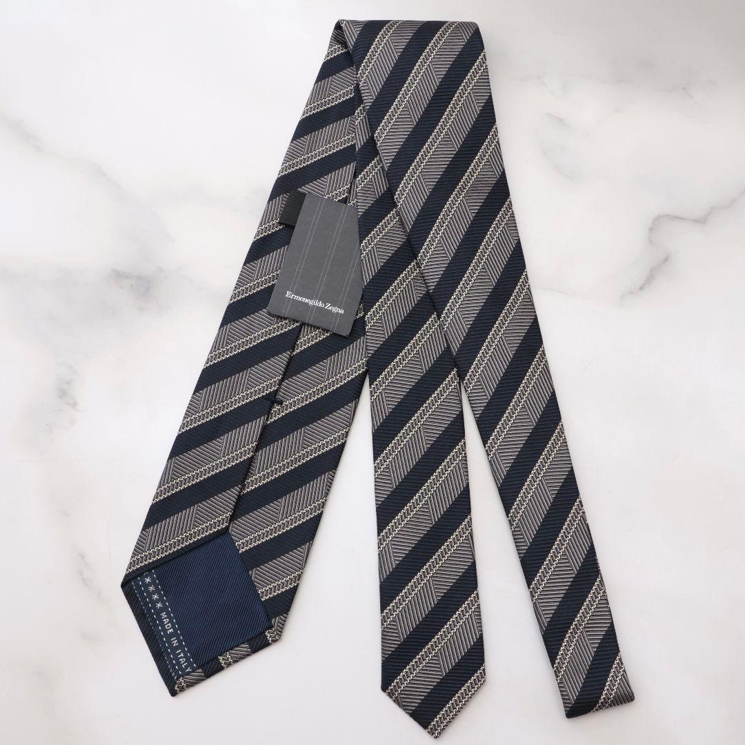 ゼニア 未使用 ネイビーとグレーのストライプ ネクタイ