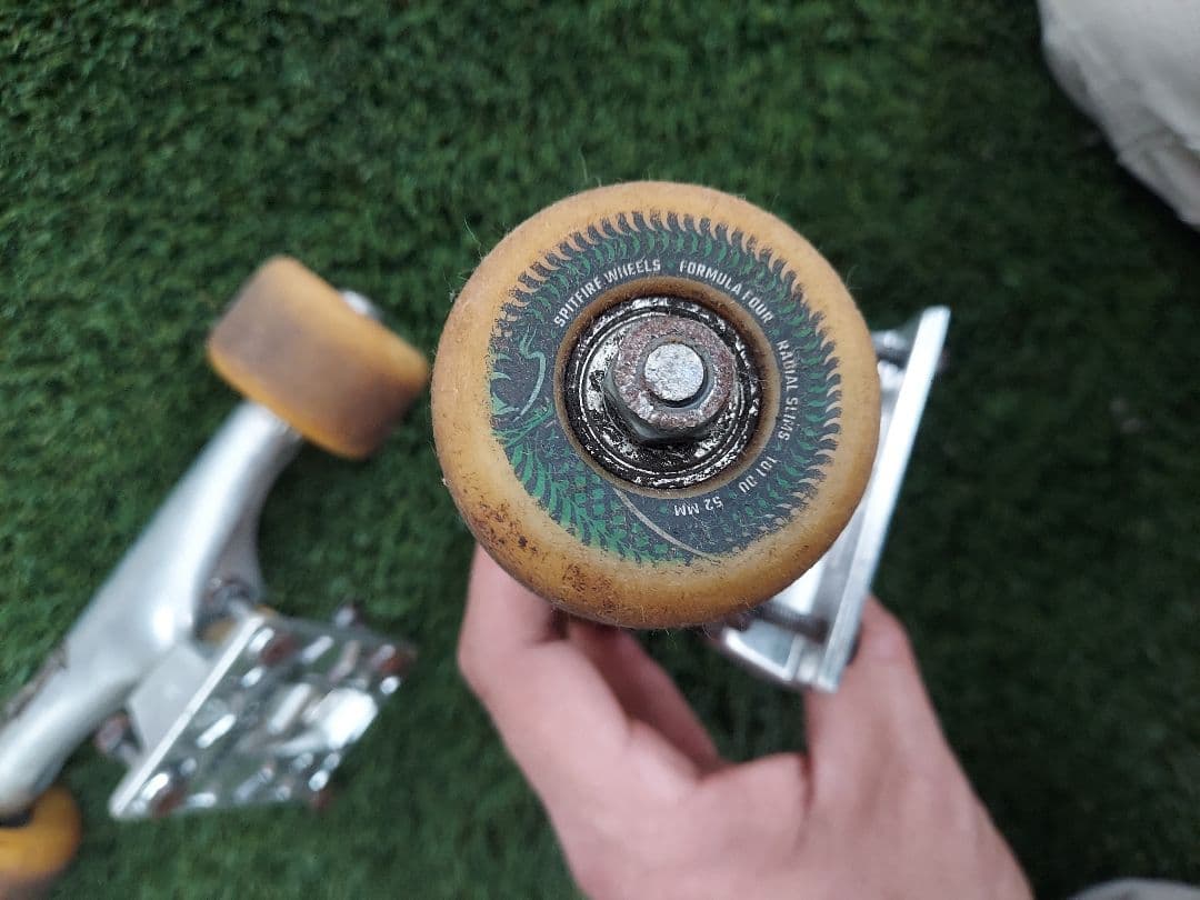 thunder titanium lights チタン 145 スケボー