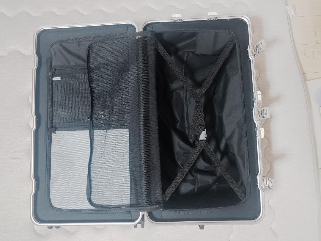 新品未使用　特大スーツケース、キャリーケース