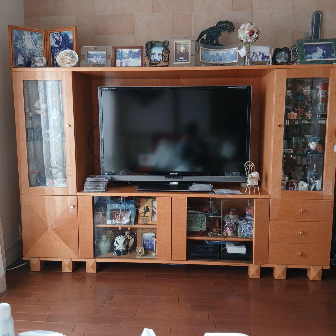 バーズアイメープル材で作られた大型オークキャビネット ガラス扉付き