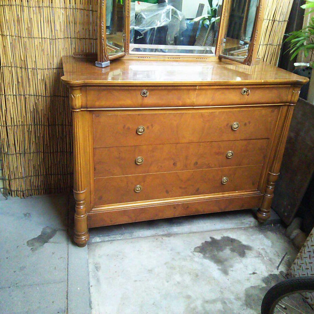 イタリア製家具  三面鏡付きドレッサー上段鍵付き