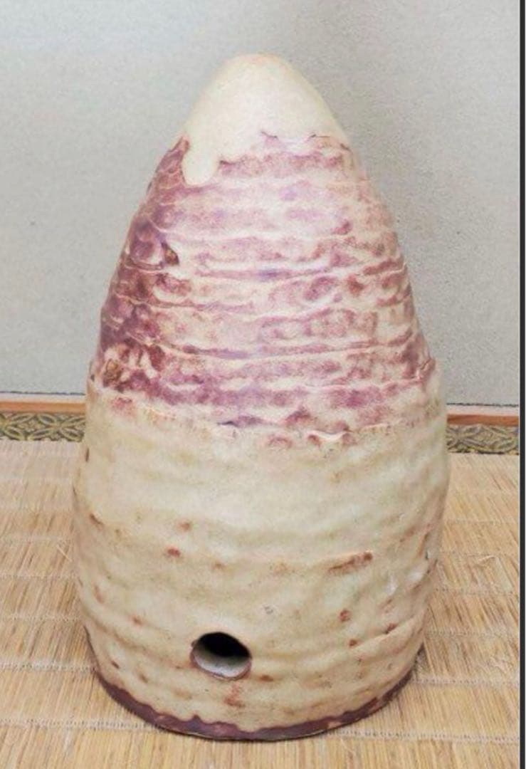 信楽焼 壁掛け花器 円錐形　高さ26㎝