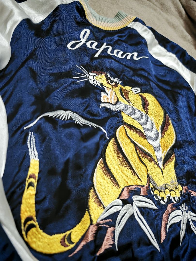 SOULIVE 日本製 未使用近い 美品 本 スカジャン 虎サテン unisex
