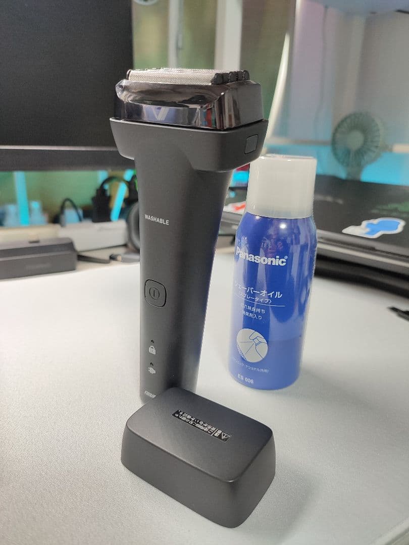 ほぼ新品 IZF-V855W-K 往復式シェーバー 5枚刃 izumi セット