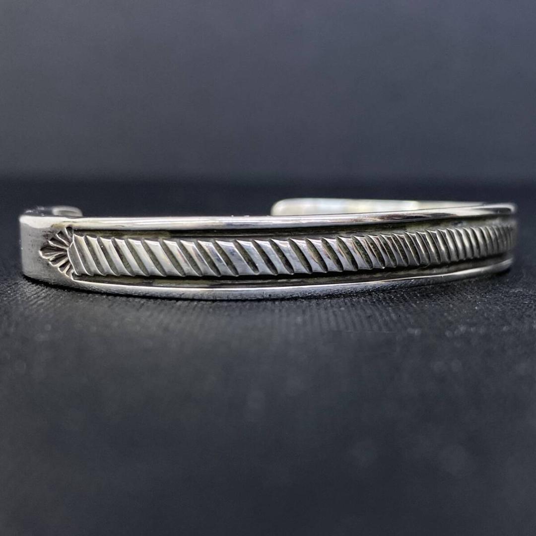 NAVAJO Bruce Morgan シルバーネイティブスタンプワークバングル