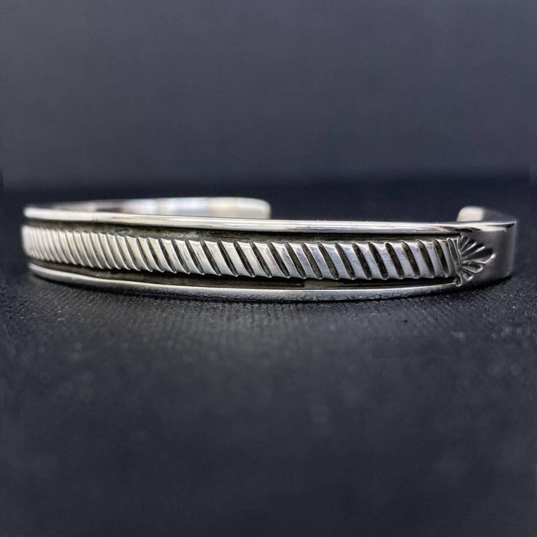NAVAJO Bruce Morgan シルバーネイティブスタンプワークバングル