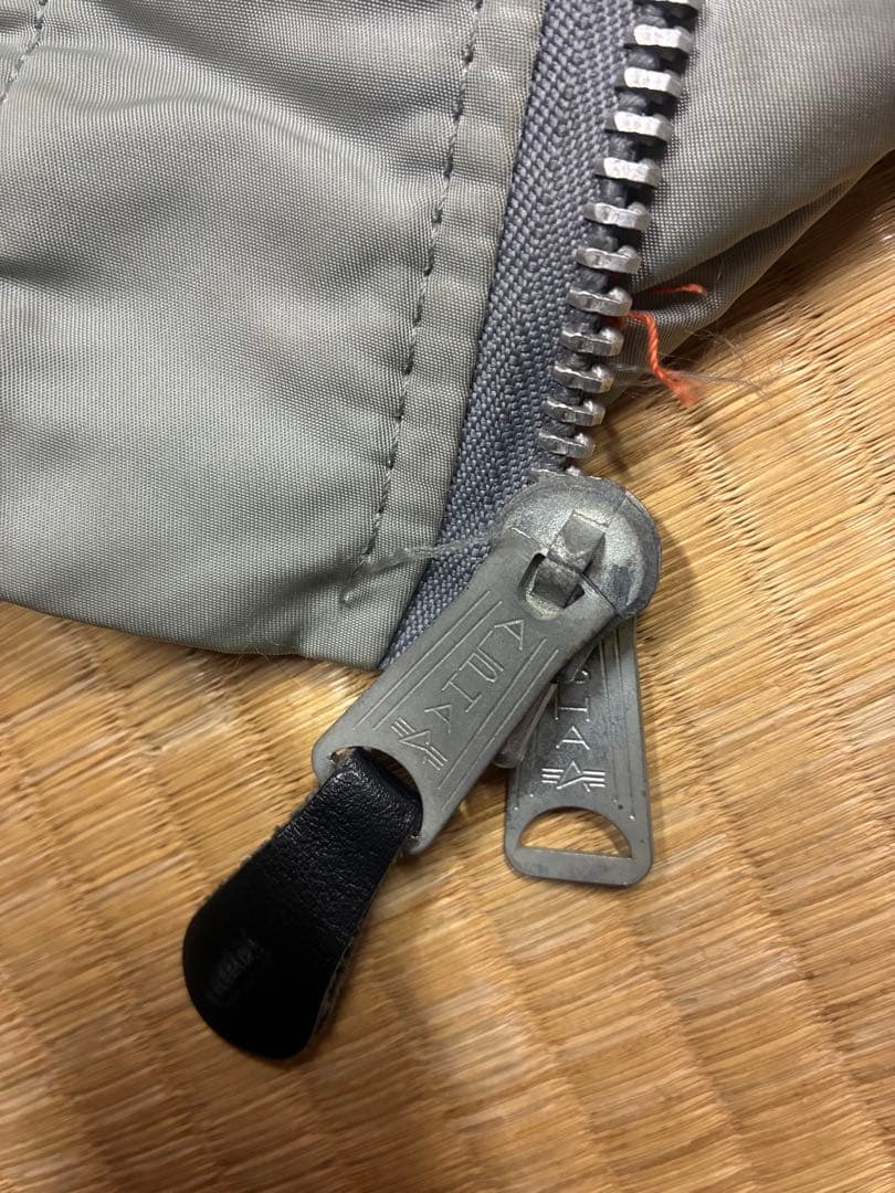 ALPHA社製　MA-1フライトジャケット　LARGEサイズ　黄ばみ、ほつれ有り