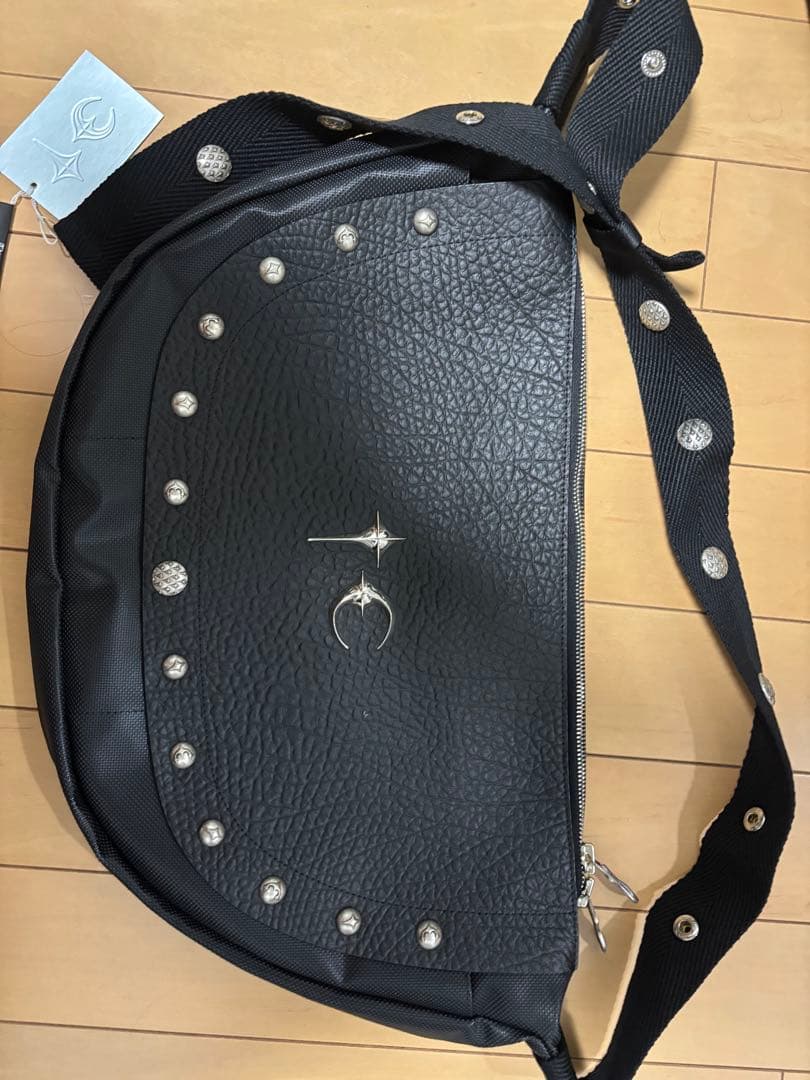 Thug Club サグクラブ メッセンジャーバッグ　未使用