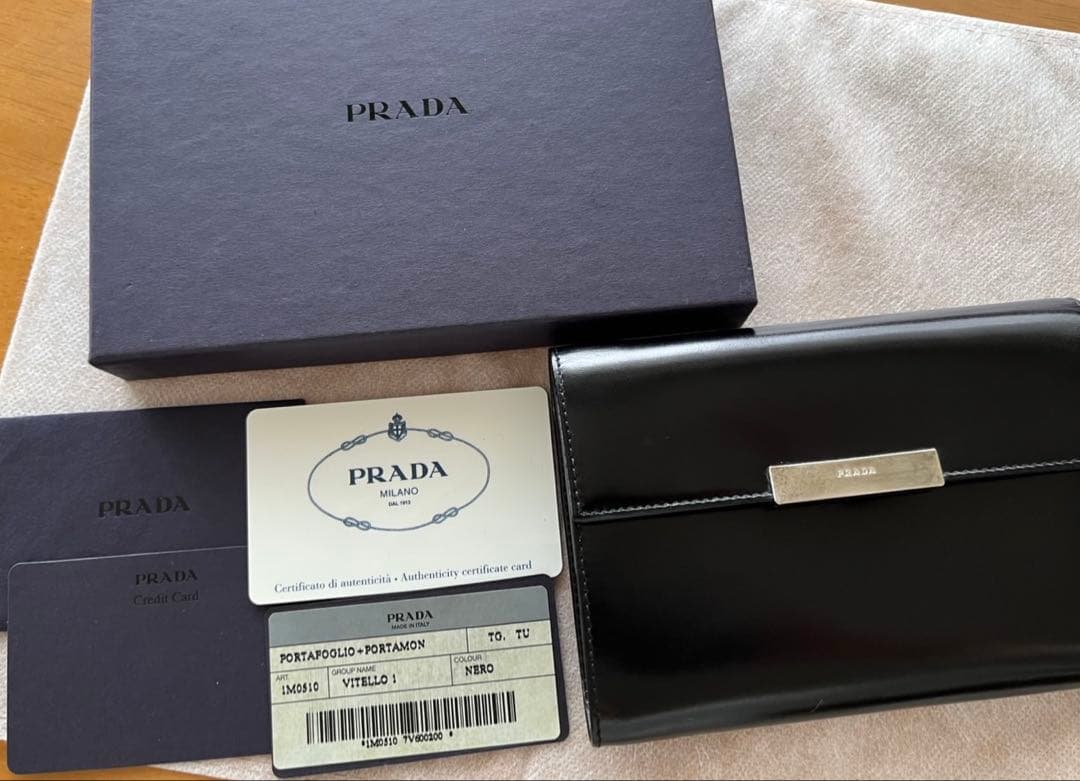 田*中様 PRADA 財布 ブラック
