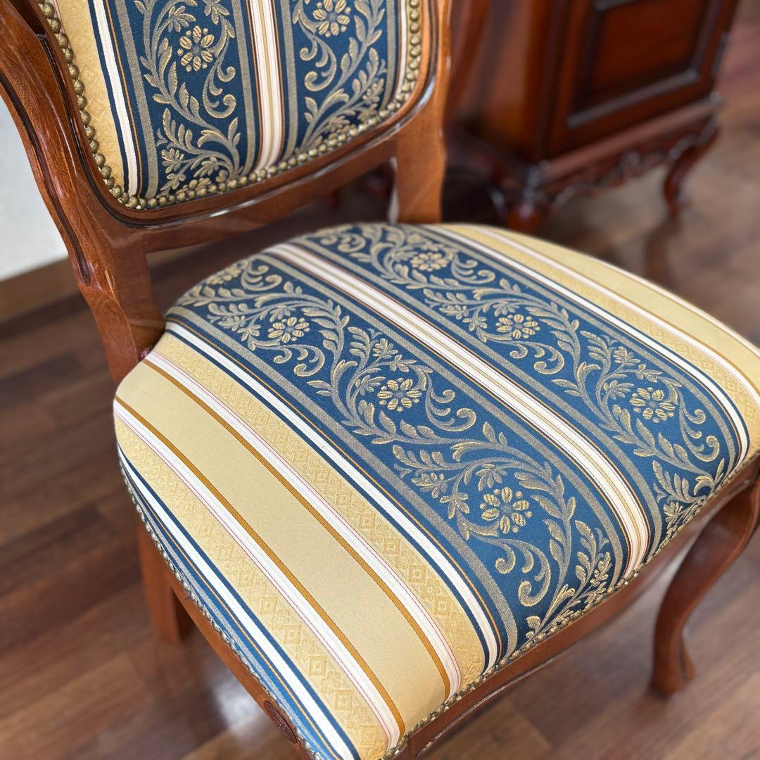 イタリア製　クラシックな木製　ダイニングチェア