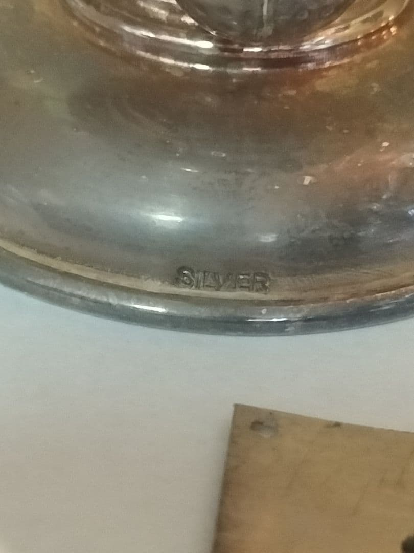 銀製トロフィーと花弁型皿セット