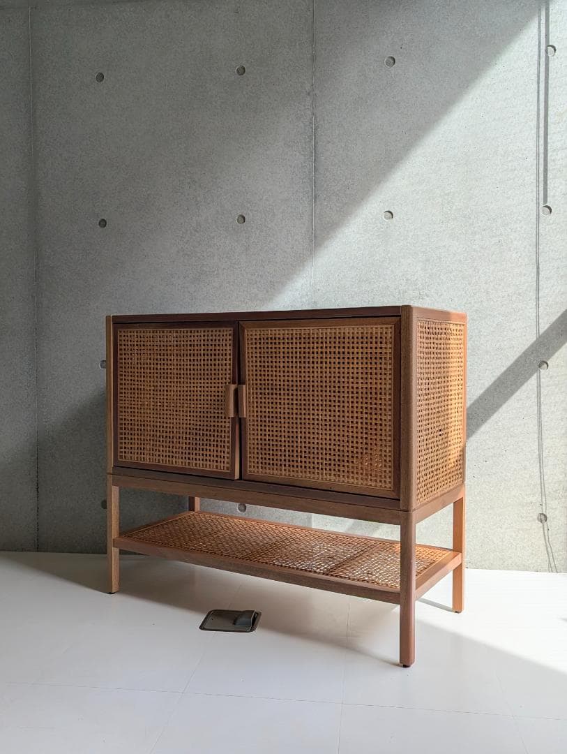 上質デザインの輸入木製 籐 キャビネット 海外品 希少