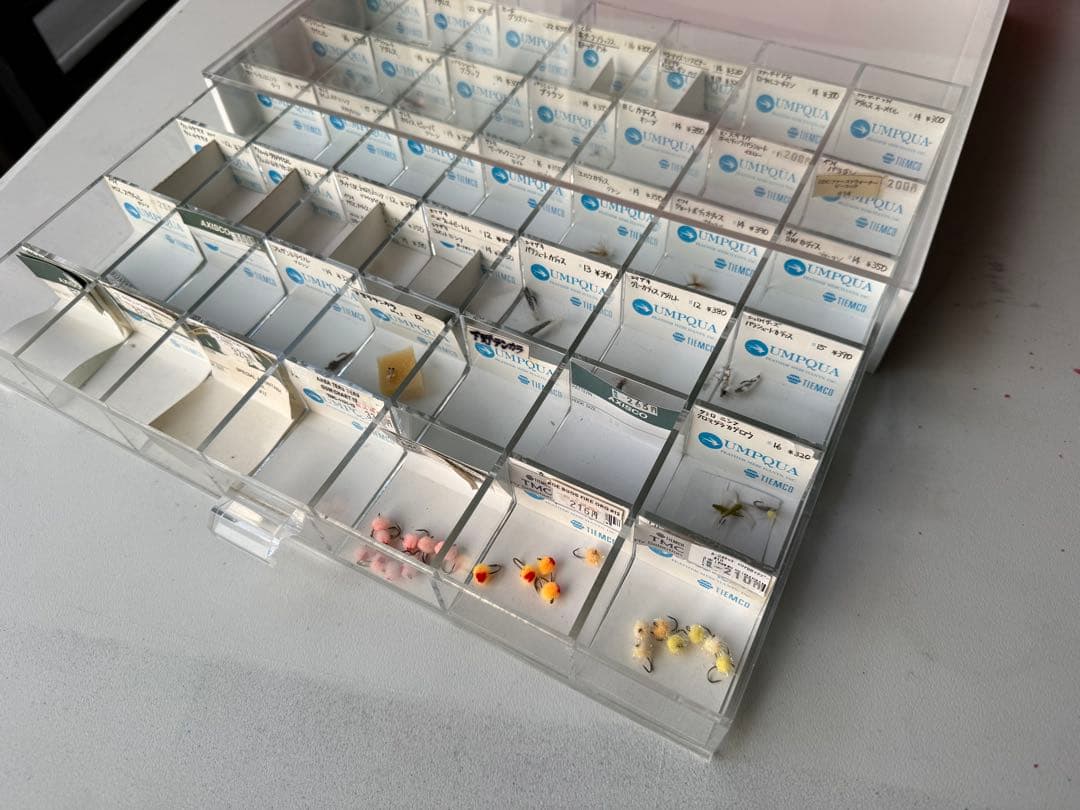 TIEMCO 完成フライ　ケースセット　貴重　フライフィッシング　ティムコ