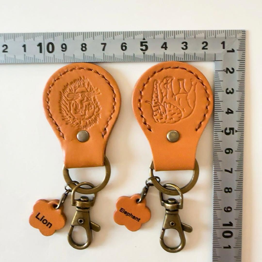 革のキーホルダー