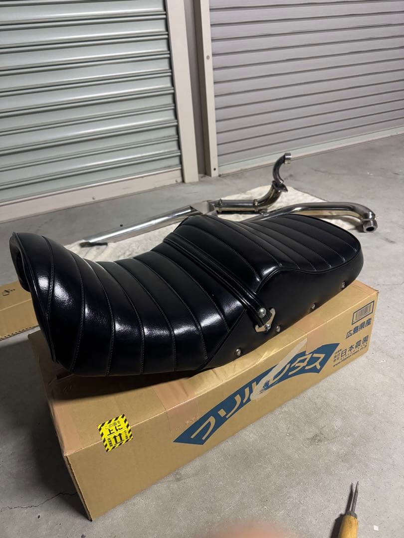 YAMAHA xjr400 ロゴ付き タックロールシート 段付き