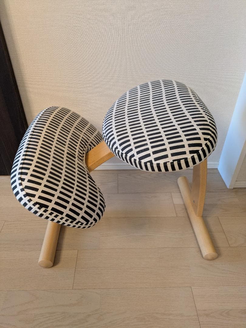 Rybo リボ社 バランスチェア イージー レッド、カバー付き