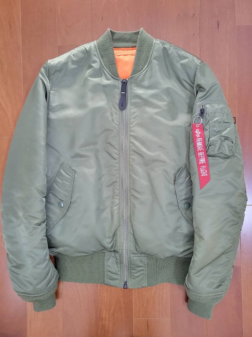 アルファインダストリーズ　MA-1　タイトフィット