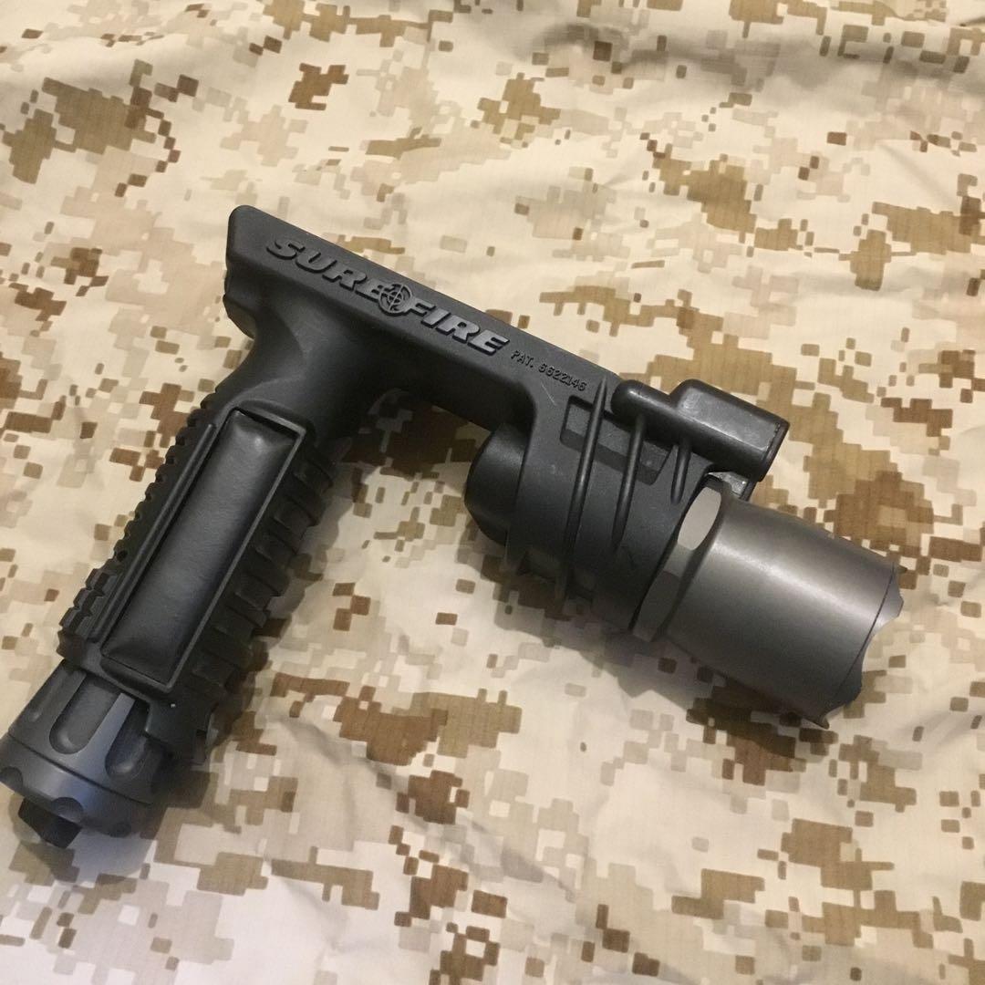中古激レアSUREFIRE M900Aレッド フォアグリップウェポンライト 旧型