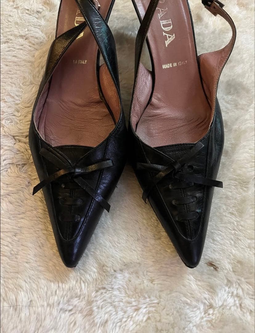 PRADA ブラックレザーヒール ポインテッドトゥ