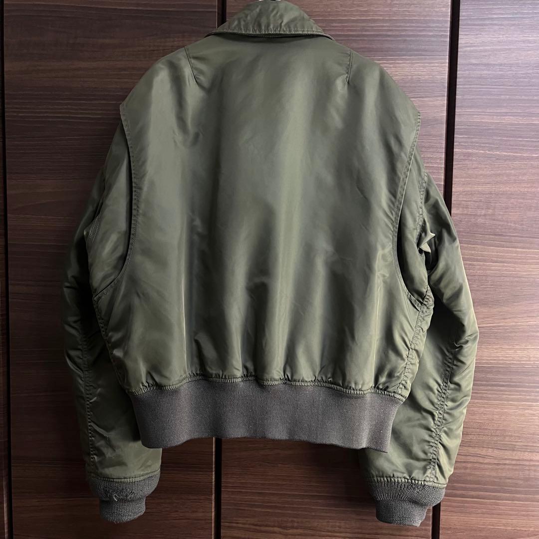 AVIREX アヴィレックス CWU フライトジャケット M カーキ 短丈 中綿