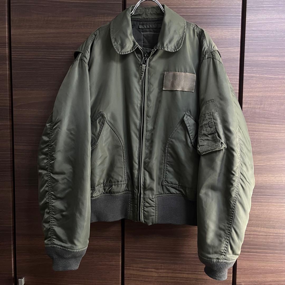 AVIREX アヴィレックス CWU フライトジャケット M カーキ 短丈 中綿