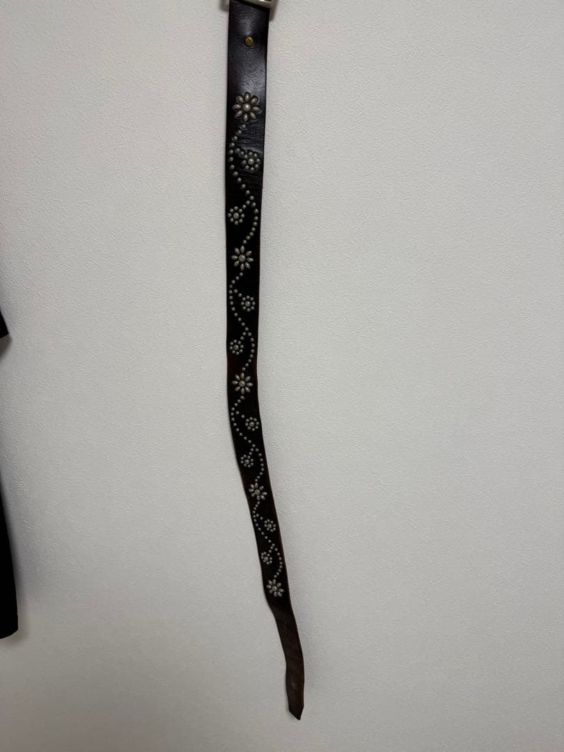 【36】HTC フラワー　スタッズベルト　黒