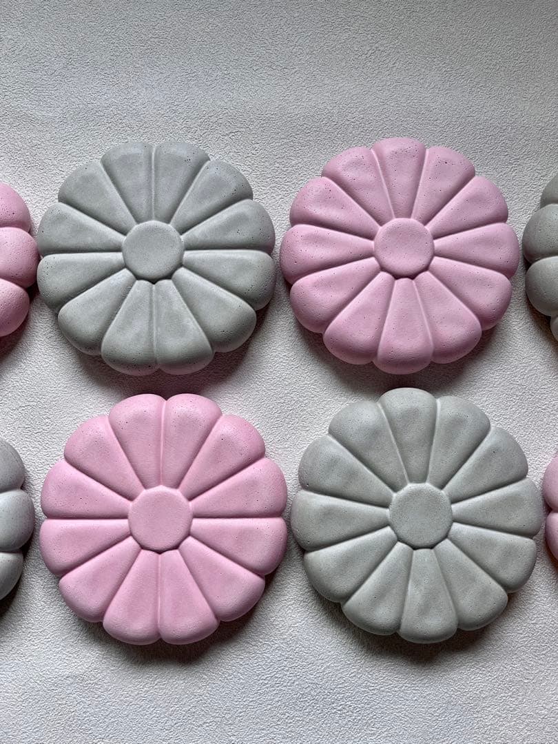 お花のステップストーン 飾り石 花台ガーデン雑貨 セメント製 モルタル