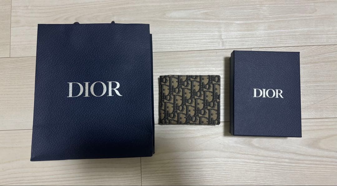 Dior 二つ折り財布 モノグラムデザイン