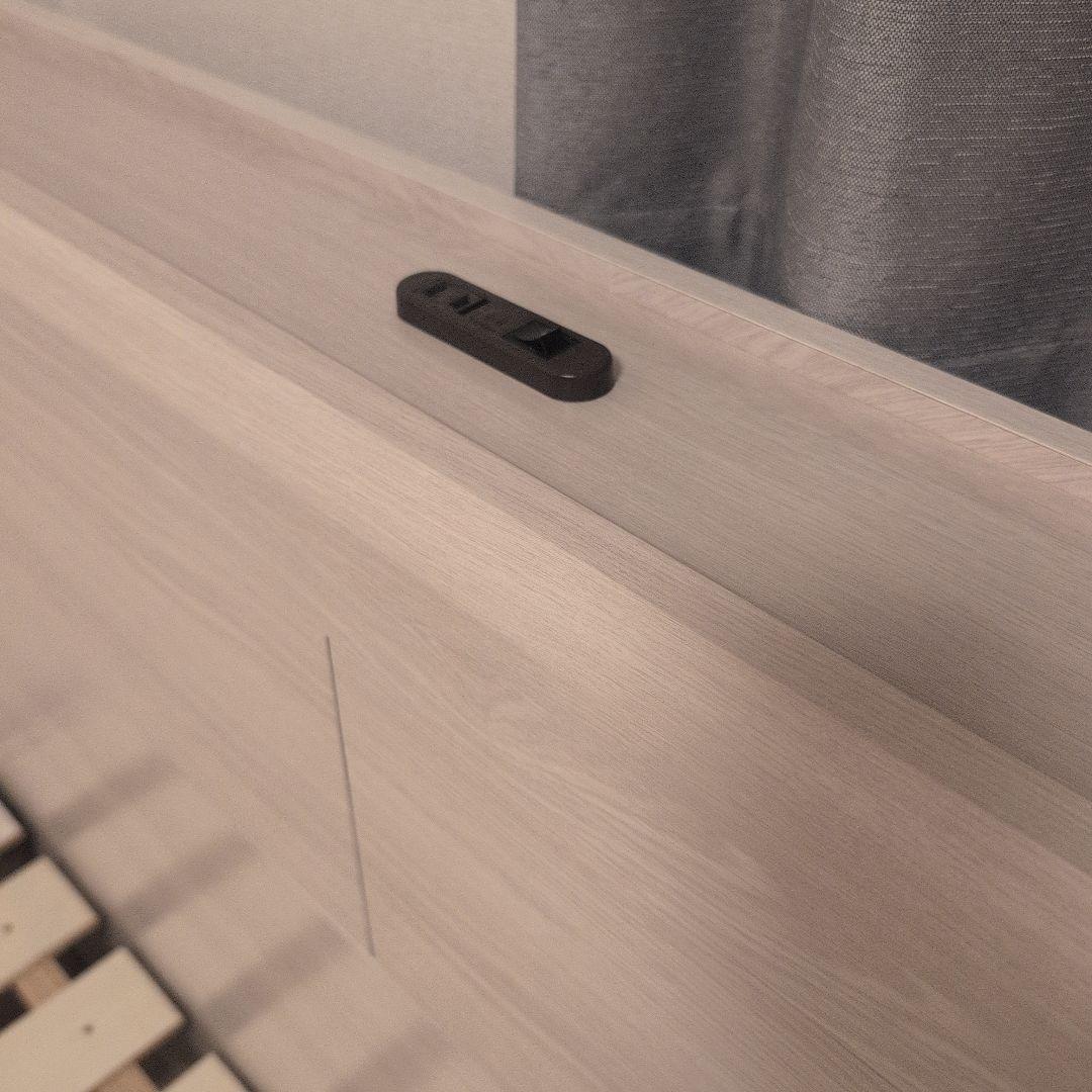 木製セミダブルベッドフレーム 照明付き1年半使用